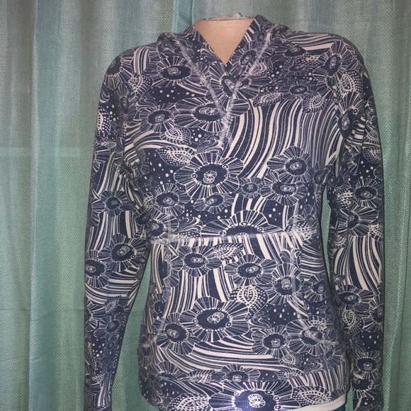 Patagonia Tops - Watergirl Patagonia Hooded Pullover in Floral Print size M
